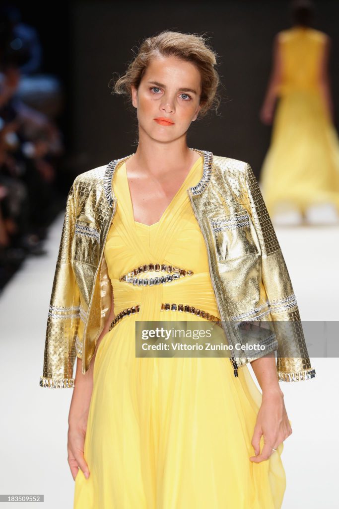 Tuğçe Kazaz looks sexy