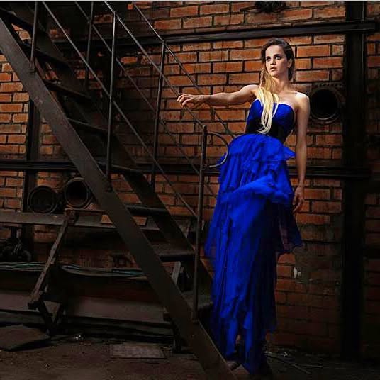 Tuğçe Kazaz smiles pussy