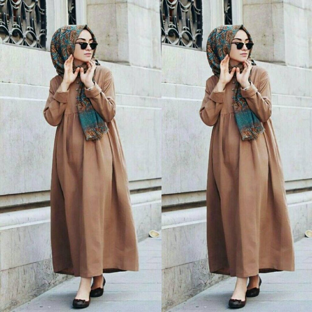 Tuğçe Kazaz smiles sexy