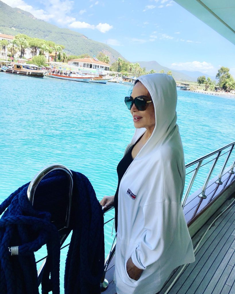 Türkan Şoray looks fuck