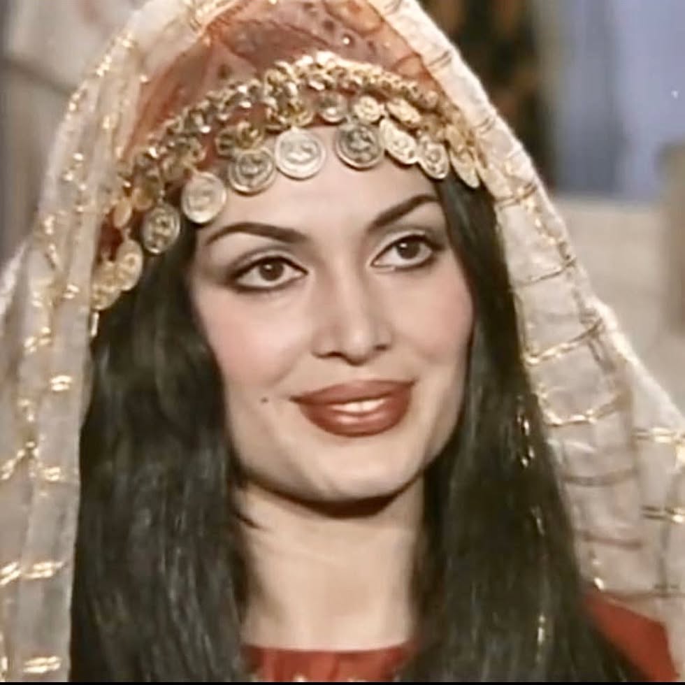 Türkan Şoray modeling ass