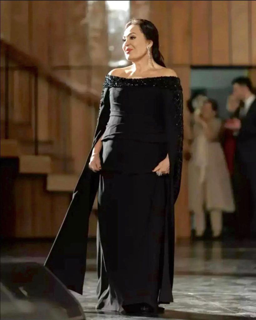 Türkan Şoray poses hot