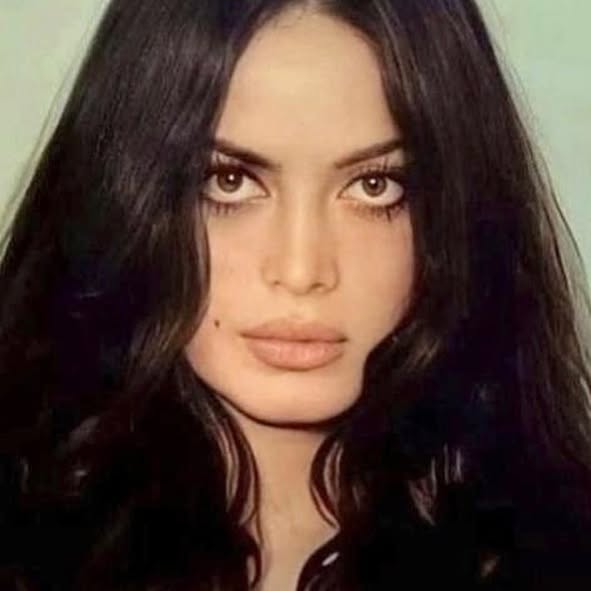 Türkan Şoray poses hot