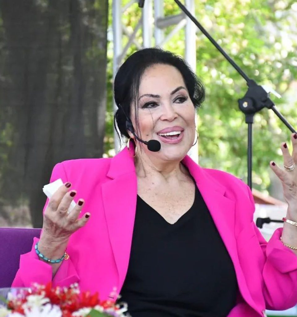 Türkan Şoray poses naked