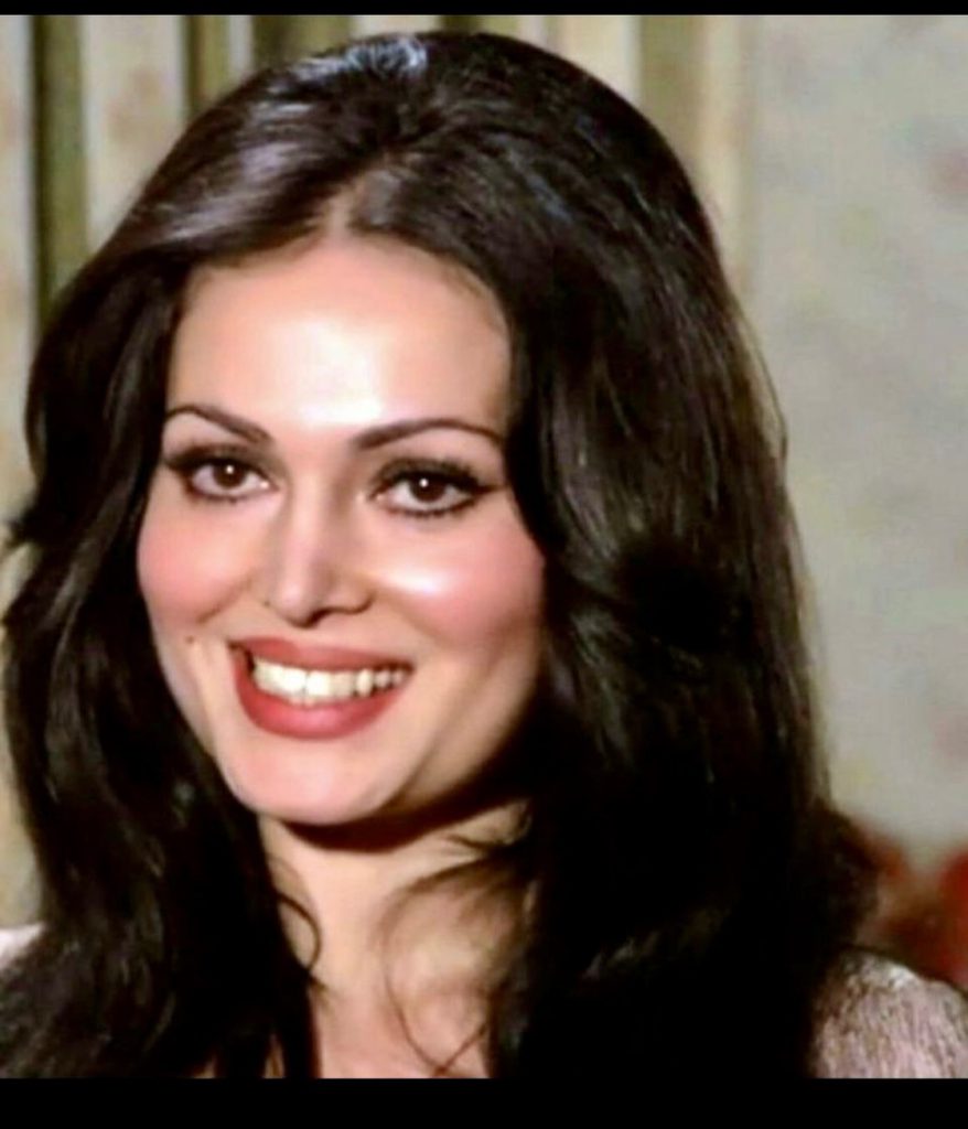 Türkan Şoray poses porn