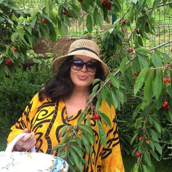 Türkan Şoray smiles bikini